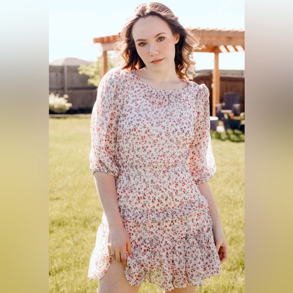 Sheer Sleeved Floral Lauren Dress - Picture 3 of 5